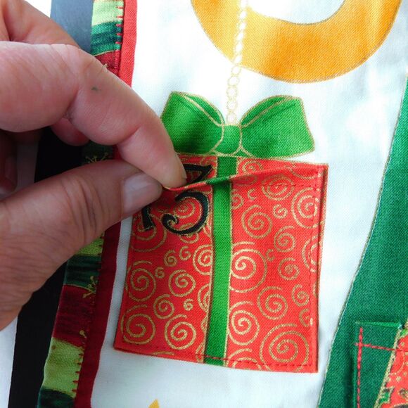 Christmas Quilted Wall Hanging Advent Calendar Handmade Pockets 25x21 EUC! - Picture 4 of 16